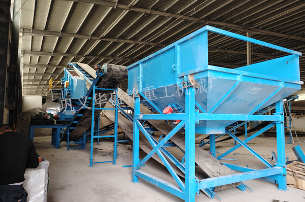 山東濟南銑刨料破碎篩分設備安裝現場 