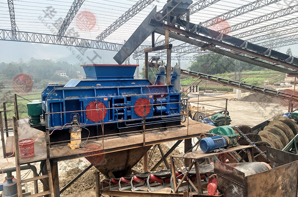 外貿訂單再創佳績，輥式破碎機出口國外。